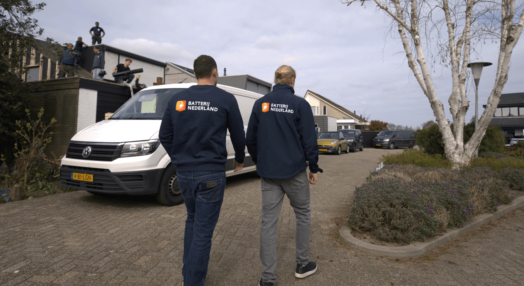 Batterij Nederland monteur installeert een thuisbatterij